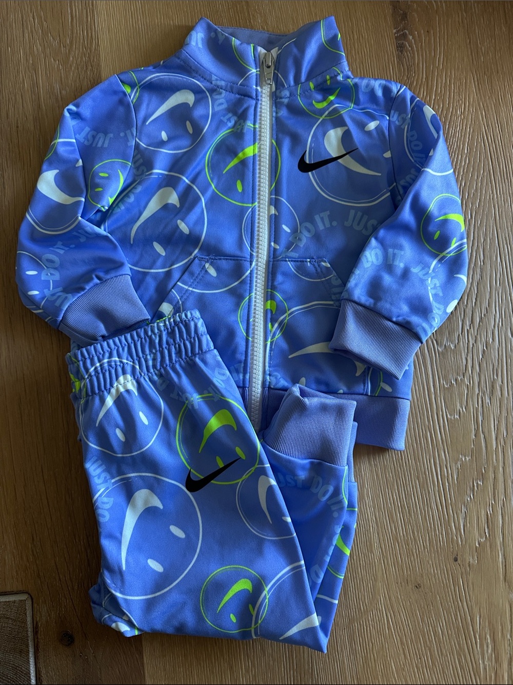 Baby Girl Nike Sweatsuit NEW! 12 month - Picture 1 of 5
